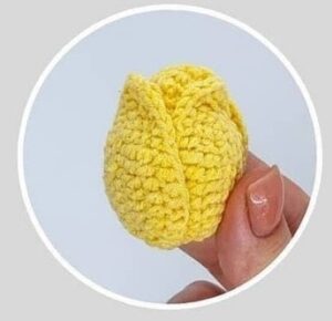 free flower crochet pattern in hand