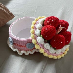 strawberry cake crochet pattern