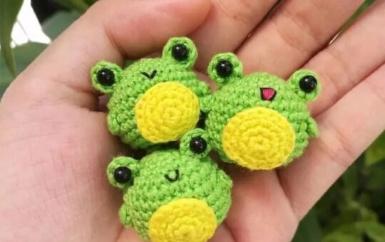 green frog crochet pattern