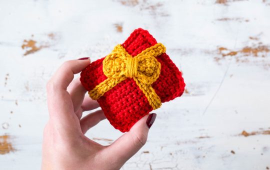 gift box free crochet pattern