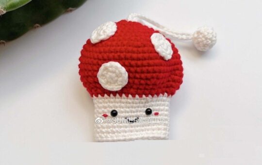mushroom keychain crochet pattern