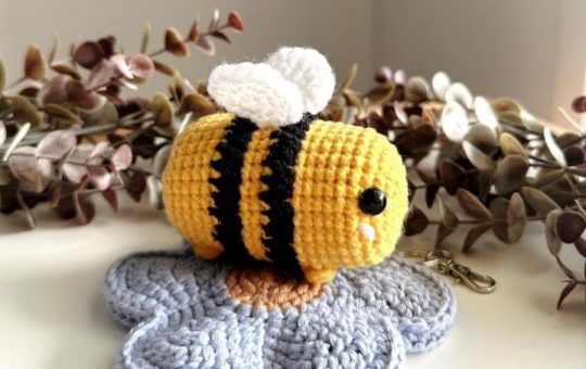 free Bee crochet pattern