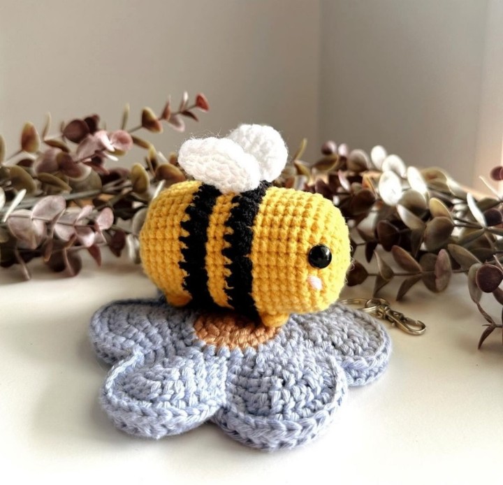 free Bee crochet pattern