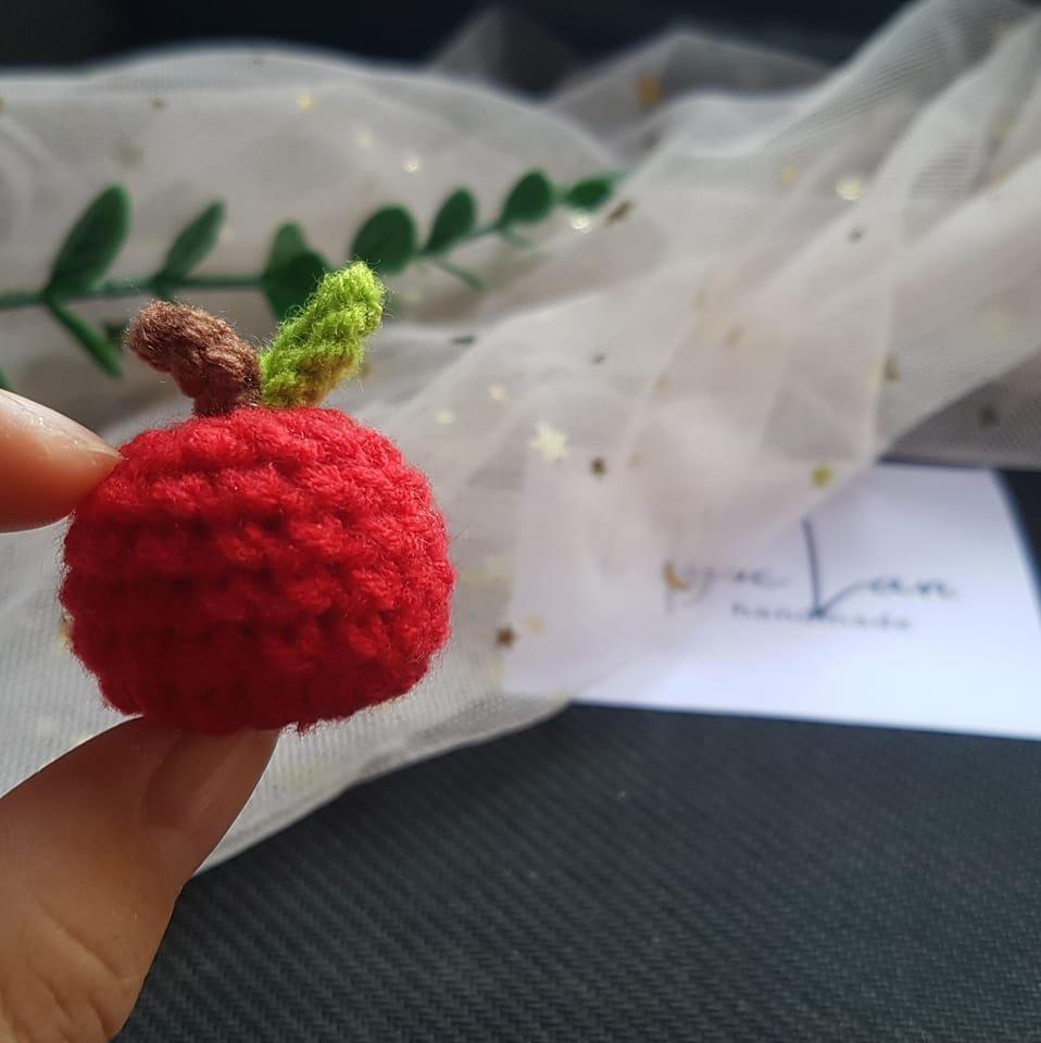 tiny apple crochet pattern