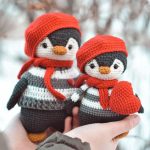 crochet pattern penguin wearing a Beanie