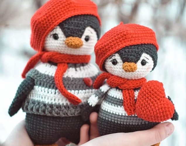 crochet pattern penguin wearing a Beanie