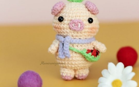 crochet pattern Pig wearing a bag