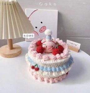 Pig cream cake crochet pattern