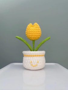 Tulip flower pot crochet pattern