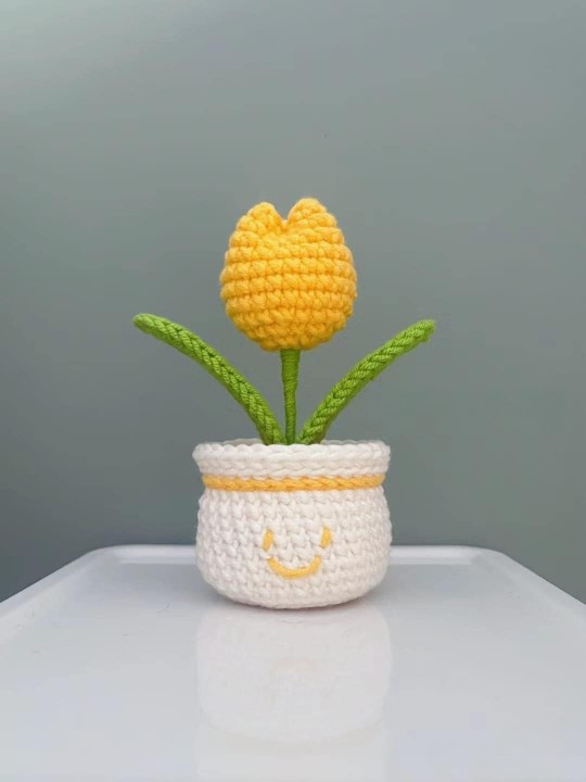 Tulip flower pot crochet pattern - 1000+ Free Crochet Patterns