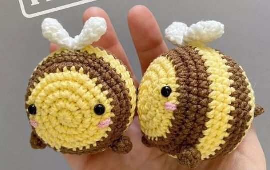 Bee with wings crochet pattern