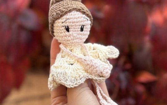 free Doll amigurumi crochet pattern