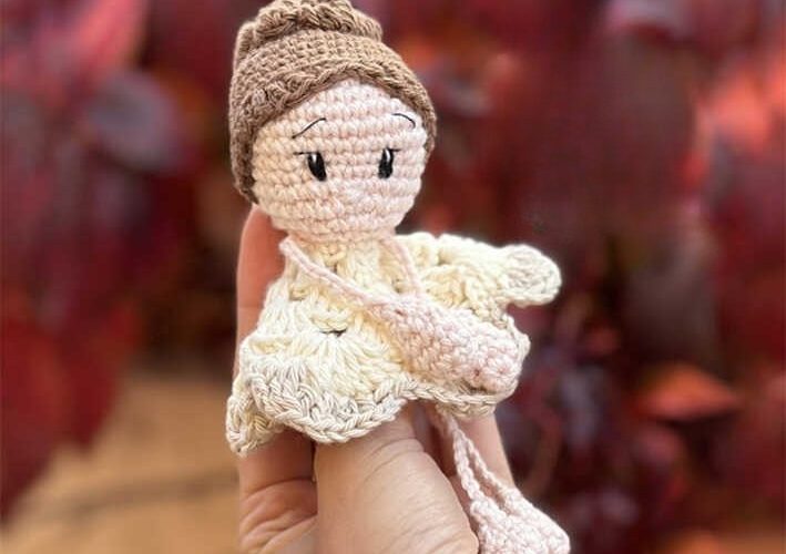 free Doll amigurumi crochet pattern