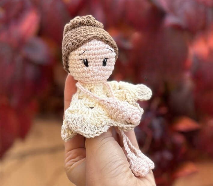 free Doll amigurumi crochet pattern