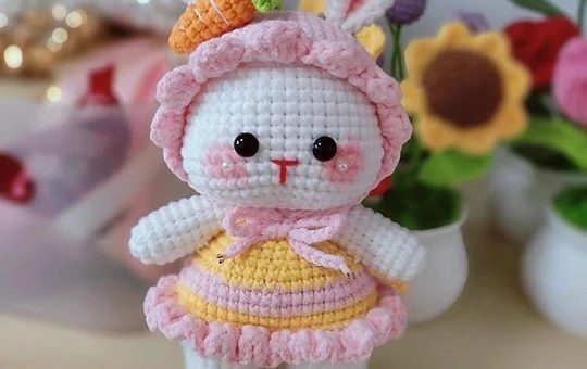 Rabbit in skirt pattern