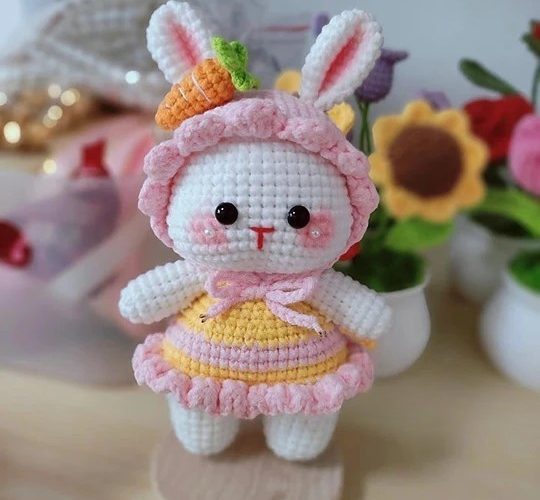 Rabbit in skirt pattern