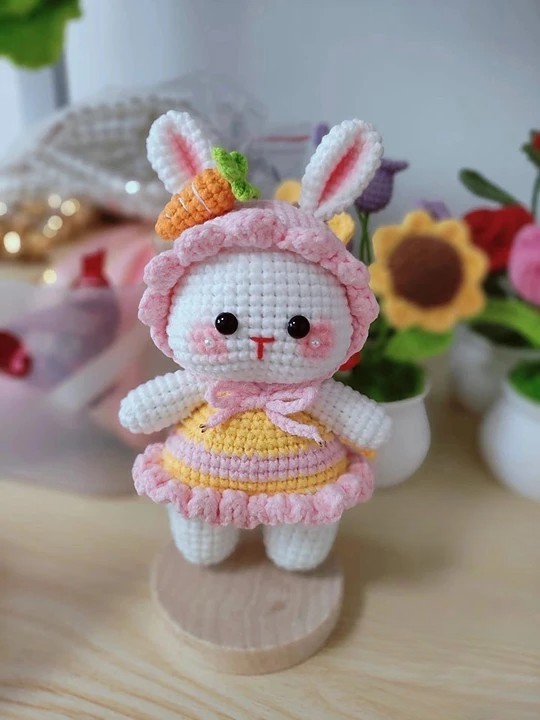 Rabbit in skirt pattern