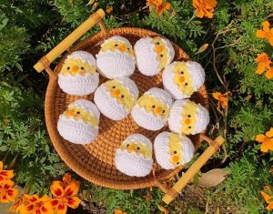 chick in an egg crochet pattern