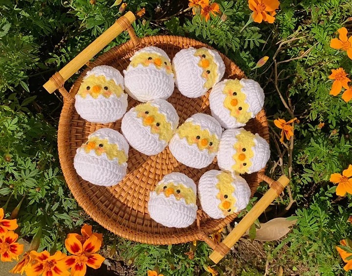 chick in an egg crochet pattern
