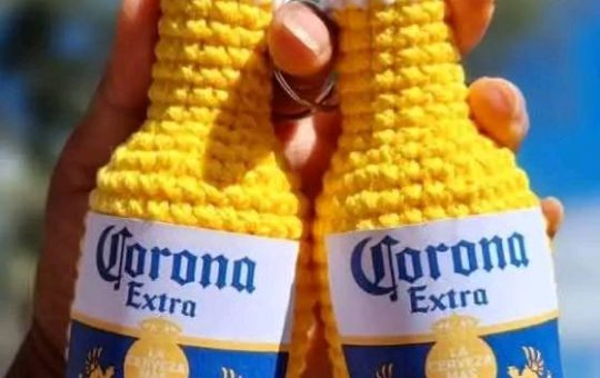 Crochet keychain pattern with beer bottle design