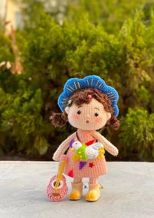 Crochet pattern Girl and the guitar