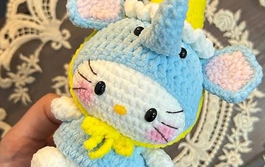 Elephant wearing birthday hat pattern