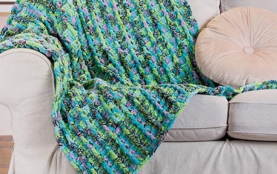 brick lane green crochet blanket