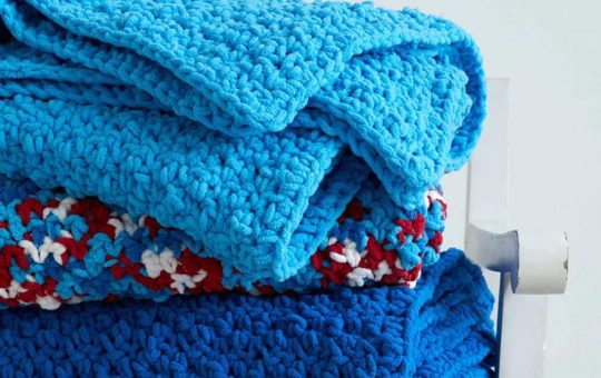 Blanket with solid color pattern