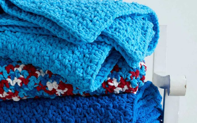 Blanket with solid color pattern