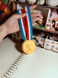 Medal crochet pattern