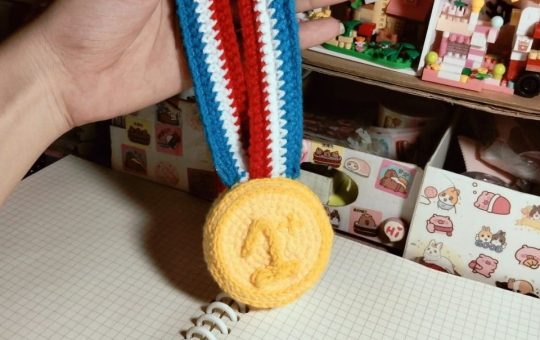 Medal crochet pattern