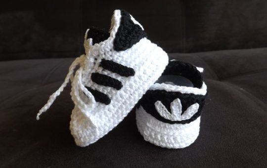 Baby crochet Adidas sneakers pattern (0 to 12 months)