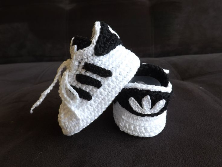 Baby crochet Adidas sneakers pattern (0 to 12 months)